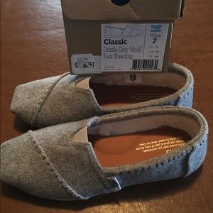 Brand new faux shearling Toms